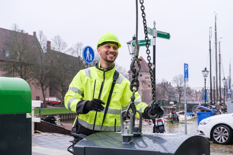 Chauffeur Grondstoffen Inleverpunt (GRIP)-wagen